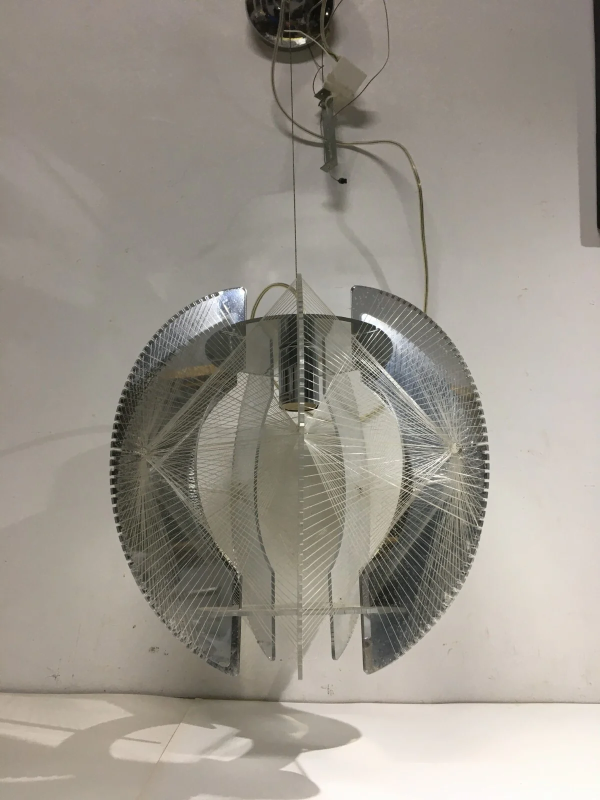 Illuminazione, Modernariato e Design: Suggestivo Lampadario Decorativo