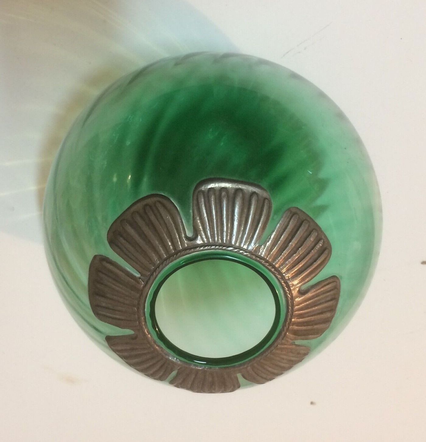Boccia Decorativa In Vetro Verde Con Applicazioni In Metallo Argentato