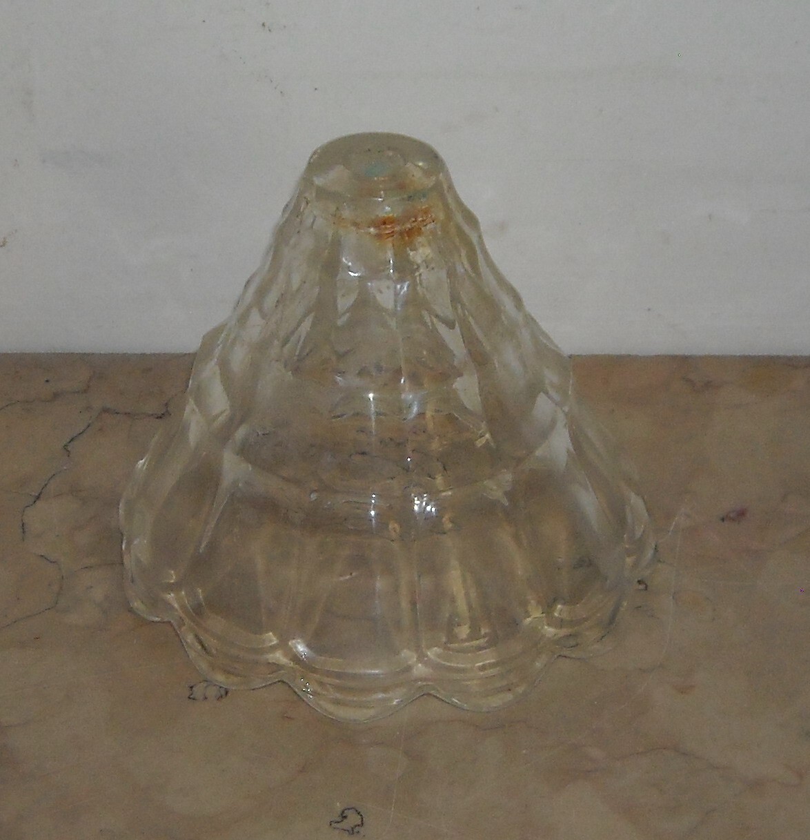 Vetro Da Collezione. Coppa Per Lampada, Lampadario O Applique d'Epoca. Novecento.