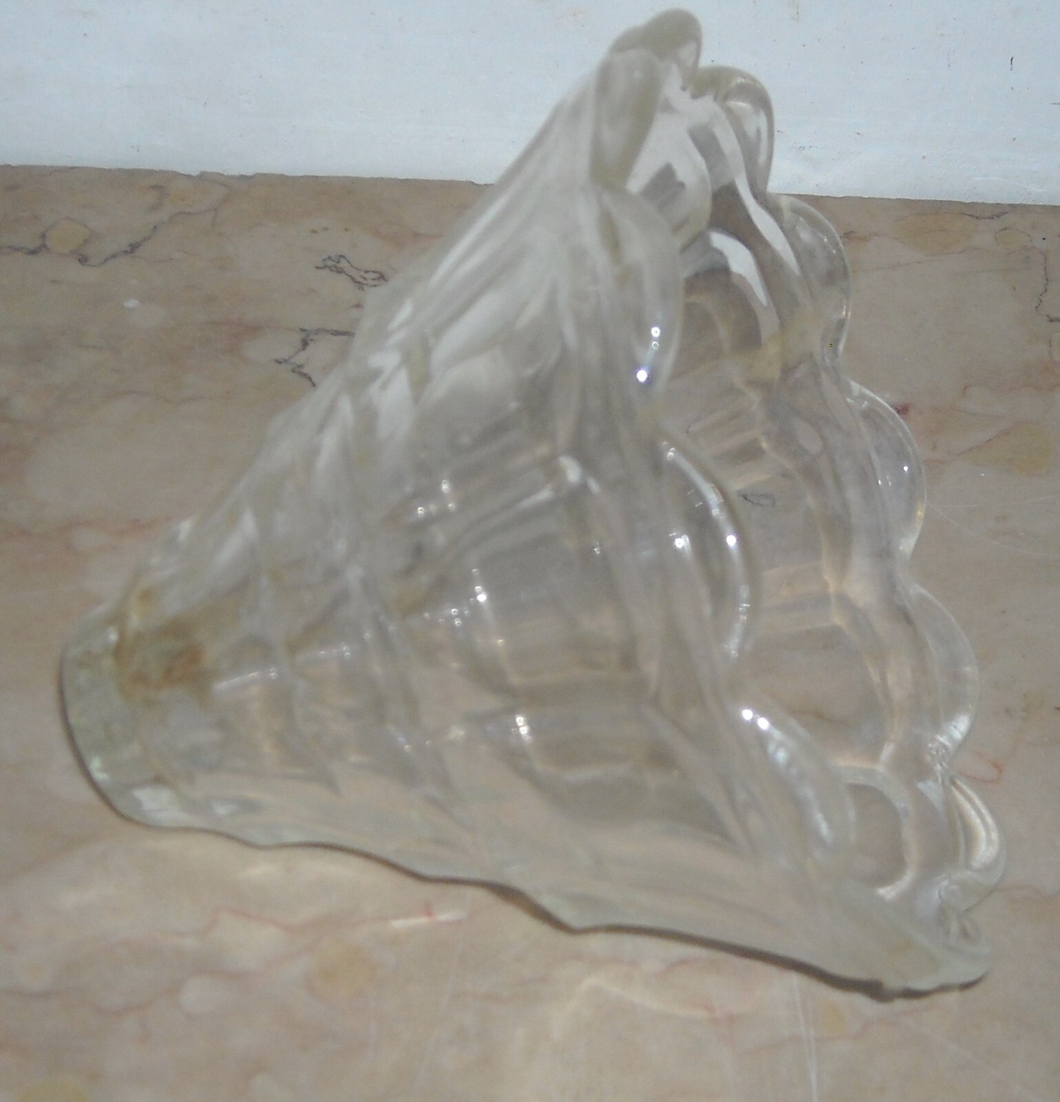 Vetro Da Collezione. Coppa Per Lampada, Lampadario O Applique d'Epoca. Novecento.