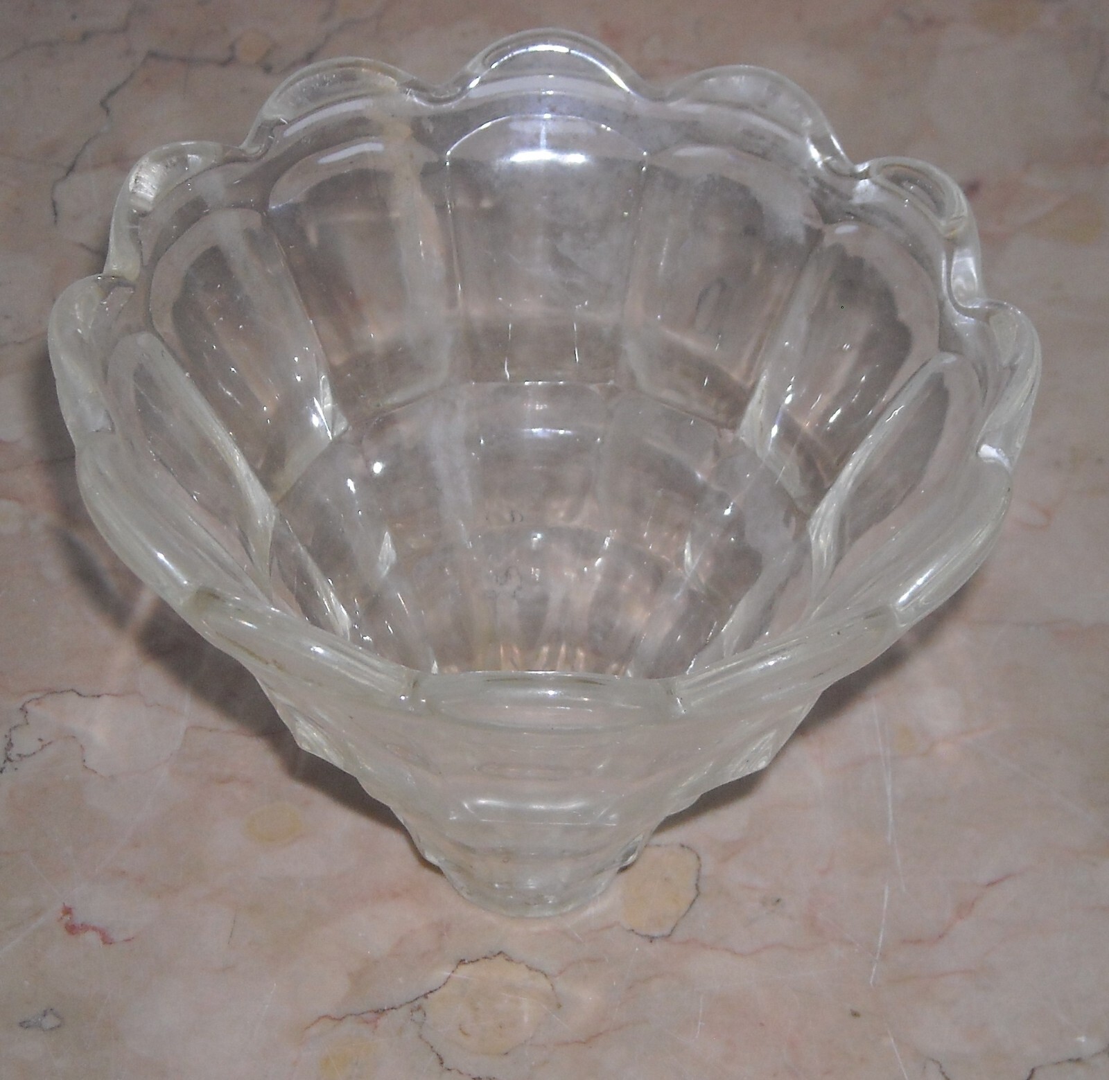 Vetro Da Collezione. Coppa Per Lampada, Lampadario O Applique d'Epoca. Novecento.
