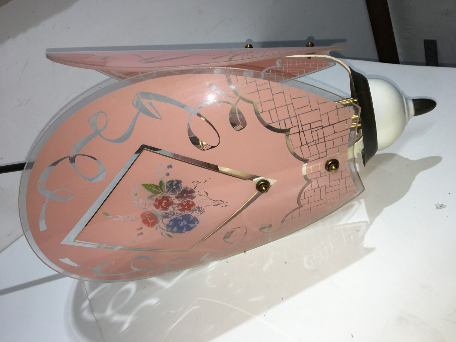 Decorativa Lampada d'Epoca. Lampadario Con Tre Vetri Decorativi