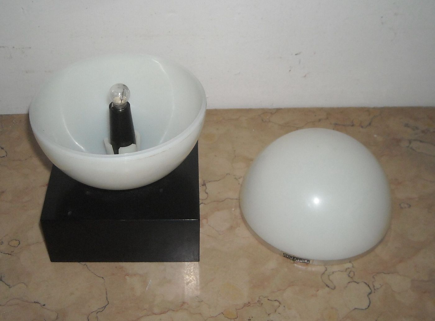 Modernariato E Design. Lampada Da Tavolo Promozionale Superpila Lumetto 42