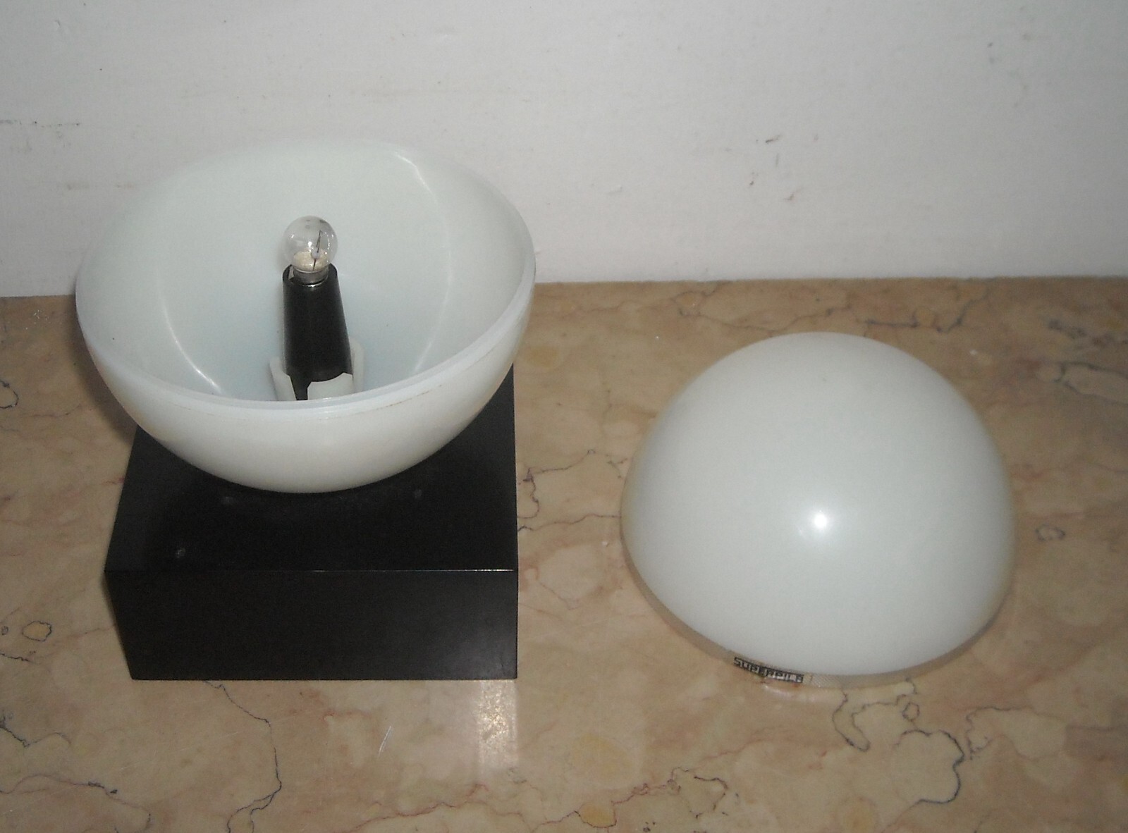 Modernariato E Design. Lampada Da Tavolo Promozionale Superpila Lumetto 42