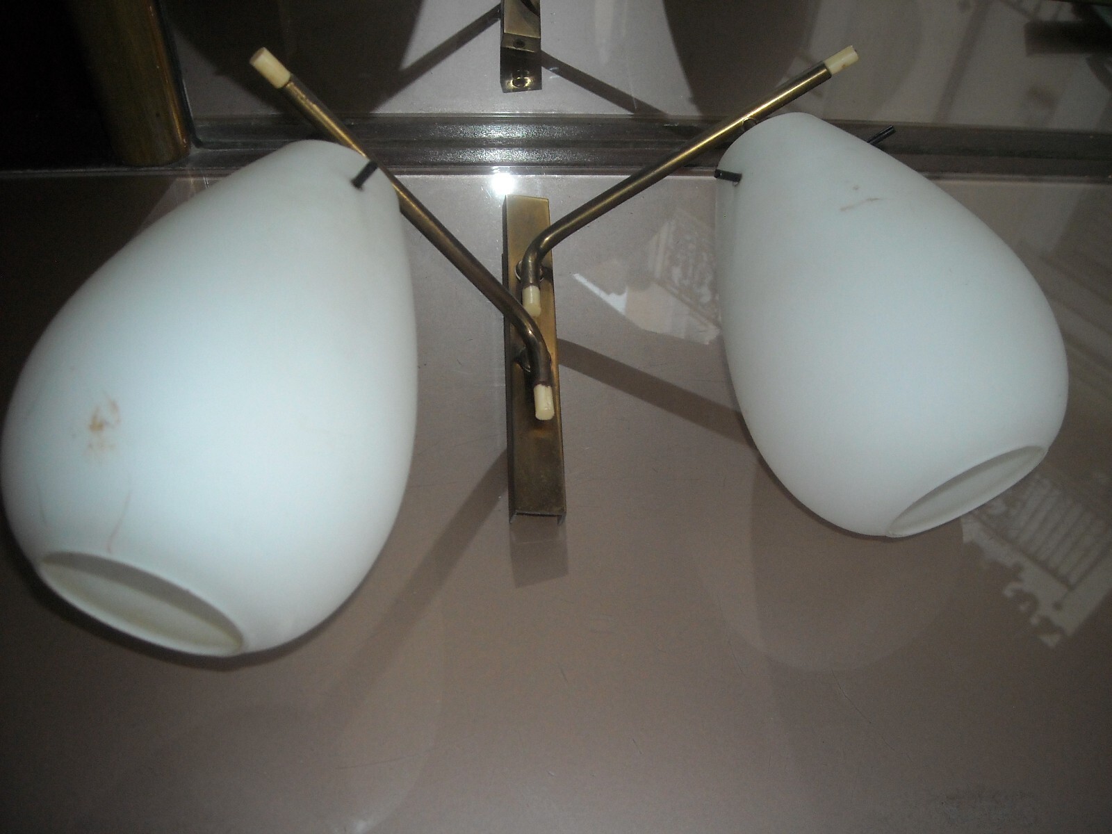 Applique Decorativa In Stile Stilnovo Con Coppe In Vetro