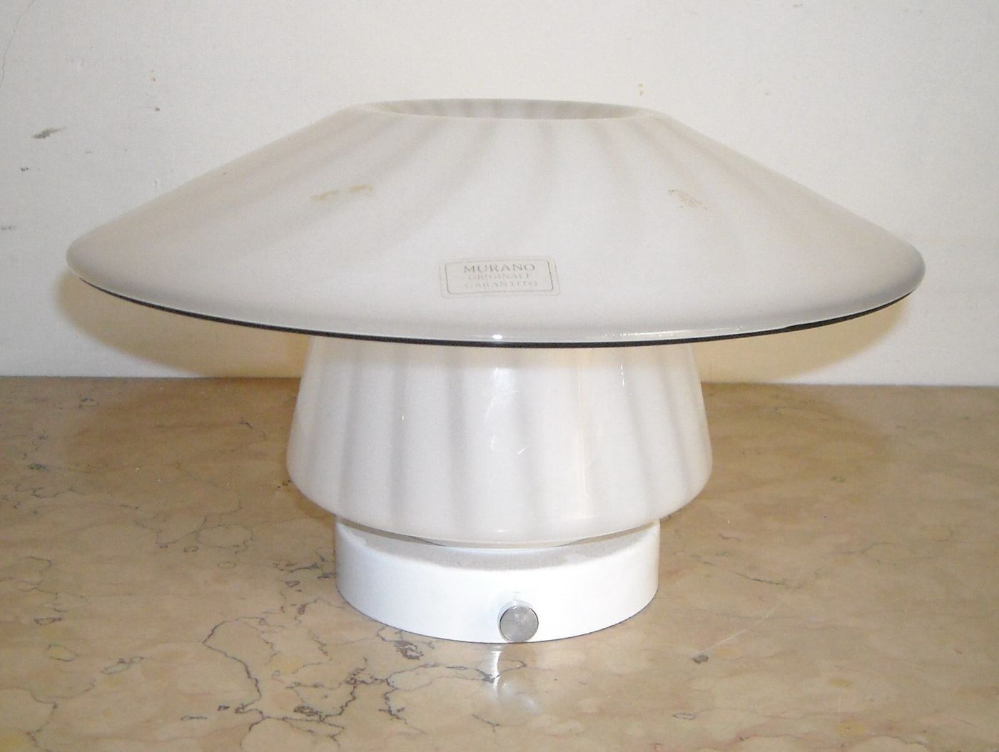 Sobria Ed Elegante Lampada Da Tavolo O Applique In Vetro Di Murano, Design Inusuale