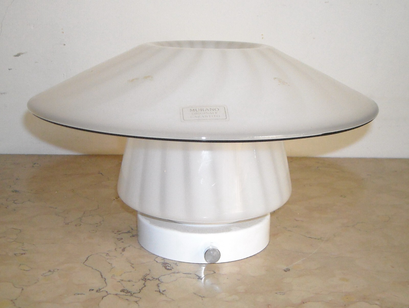 Sobria Ed Elegante Lampada Da Tavolo O Applique In Vetro Di Murano, Design Inusuale