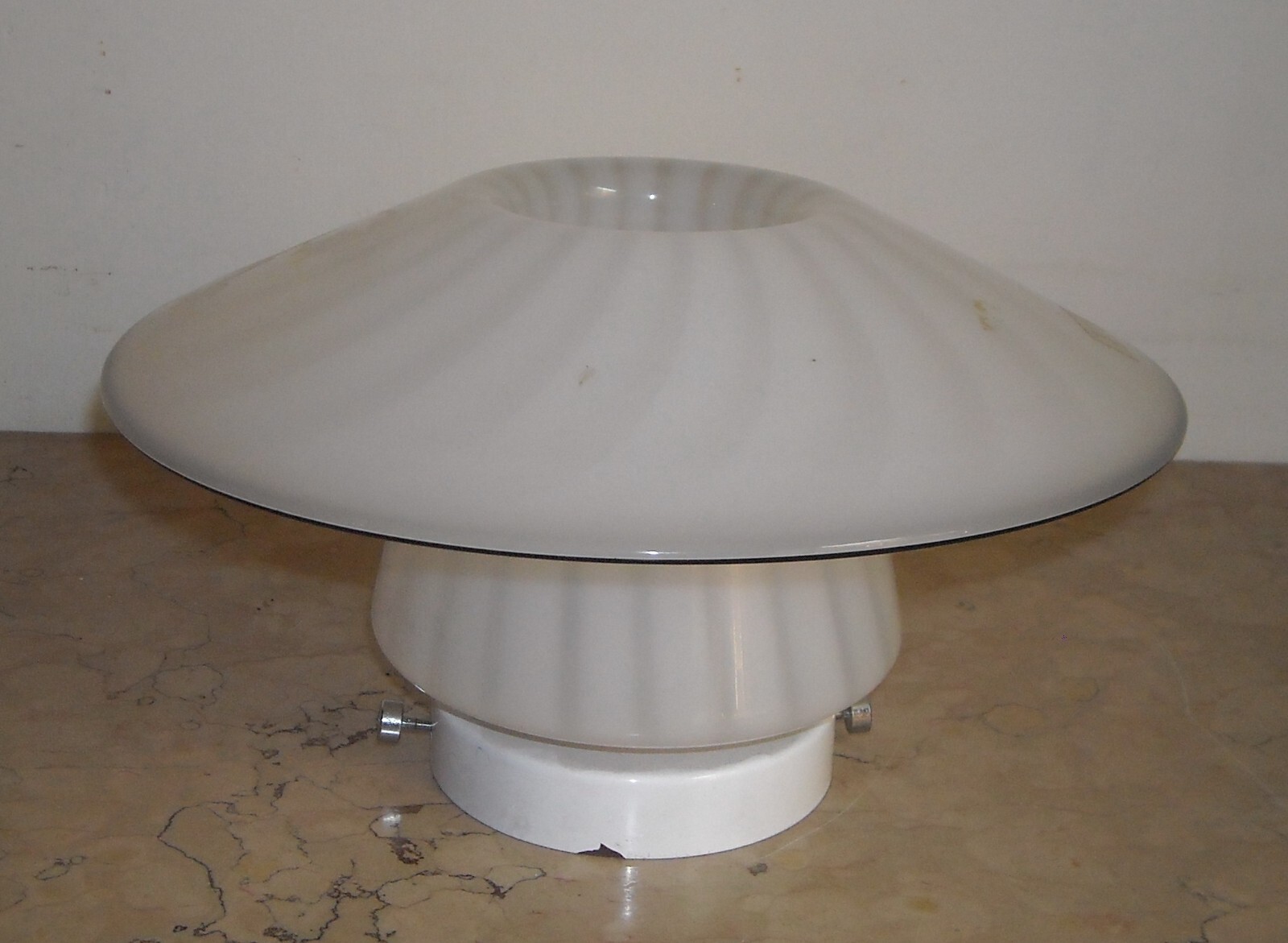 Sobria Ed Elegante Lampada Da Tavolo O Applique In Vetro Di Murano, Design Inusuale