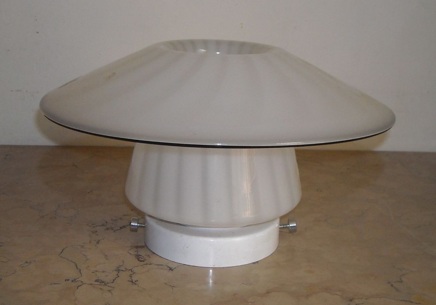 Sobria Ed Elegante Lampada Da Tavolo O Applique In Vetro Di Murano, Design Inusuale