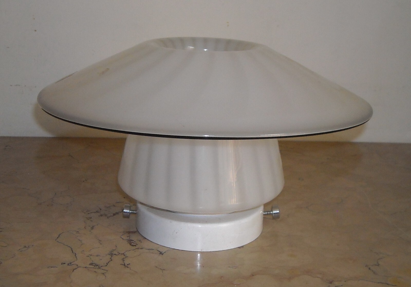 Sobria Ed Elegante Lampada Da Tavolo O Applique In Vetro Di Murano, Design Inusuale