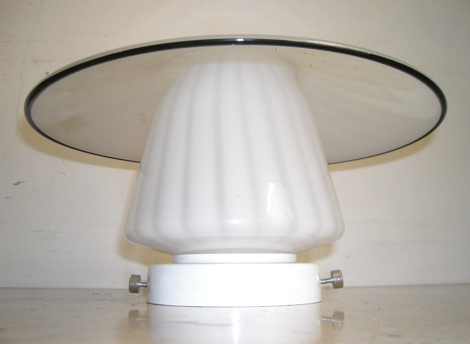 Sobria Ed Elegante Lampada Da Tavolo O Applique In Vetro Di Murano, Design Inusuale