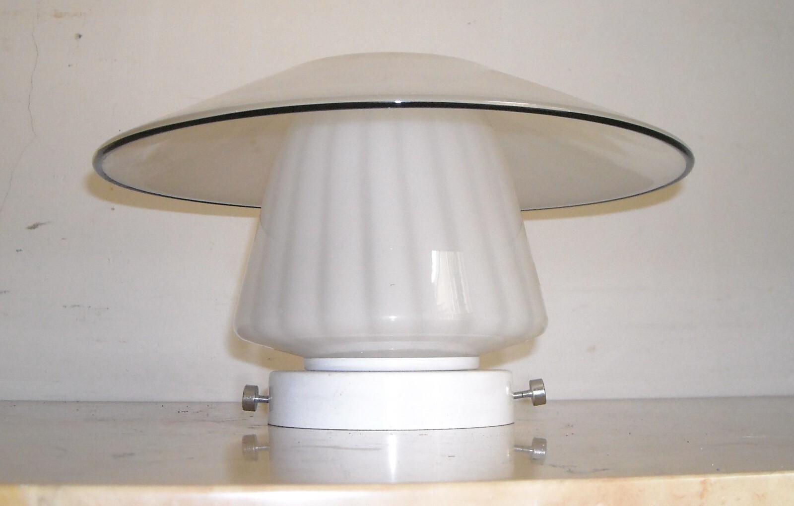 Sobria Ed Elegante Lampada Da Tavolo O Applique In Vetro Di Murano, Design Inusuale