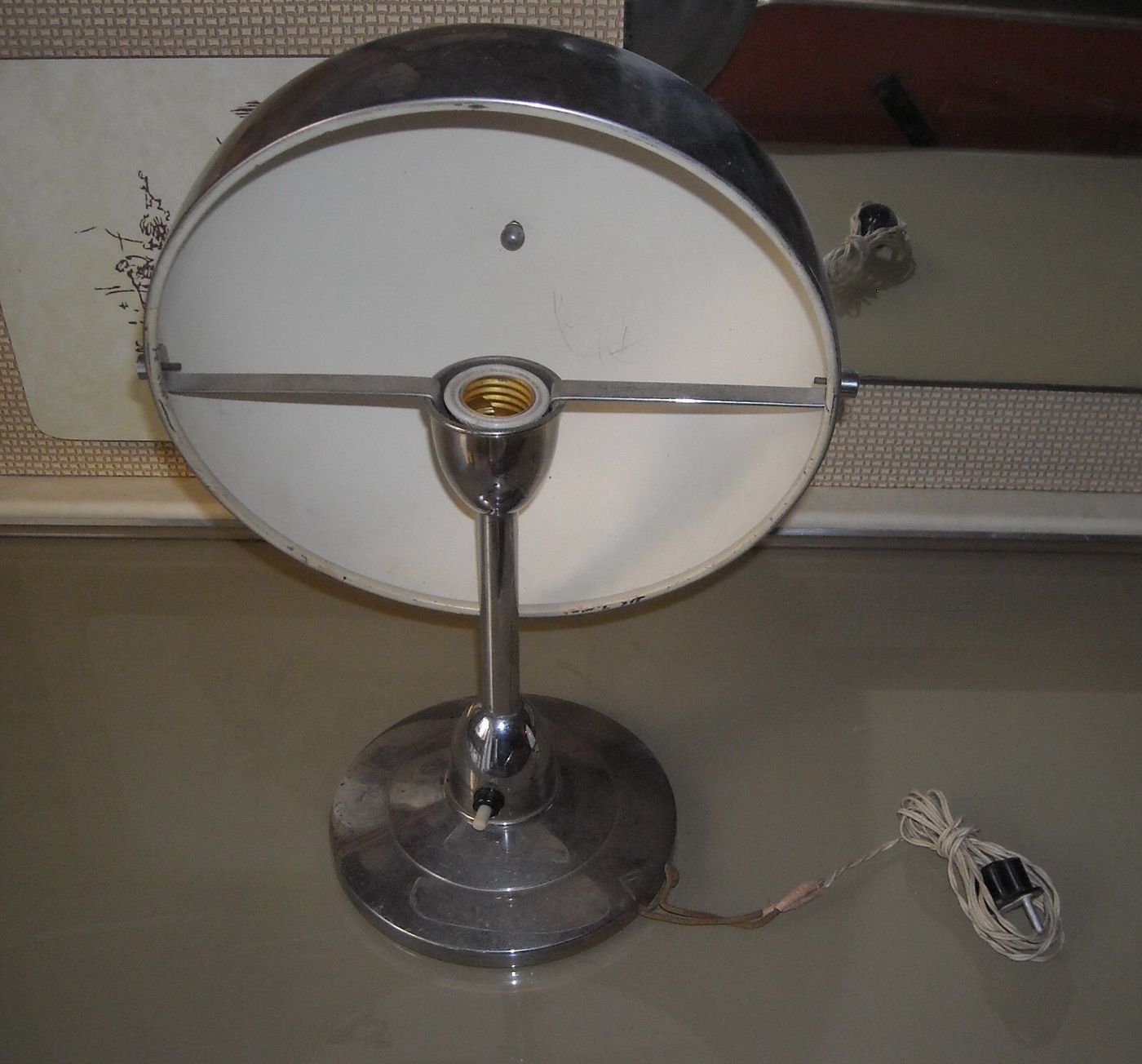 Modernariato E Design: Lampada Da Scrivania Orientabile, Decorativa E Da Collezione
