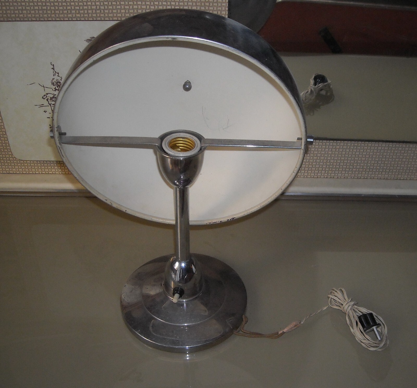 Modernariato E Design: Lampada Da Scrivania Orientabile, Decorativa E Da Collezione