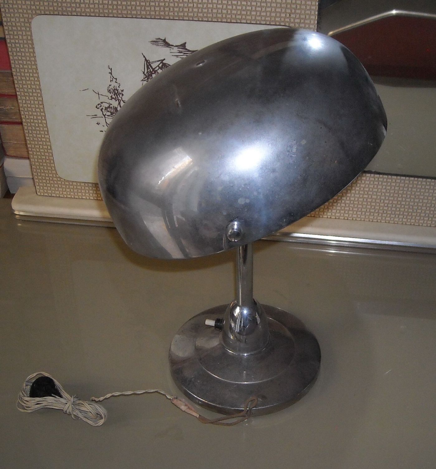 Modernariato E Design: Lampada Da Scrivania Orientabile, Decorativa E Da Collezione