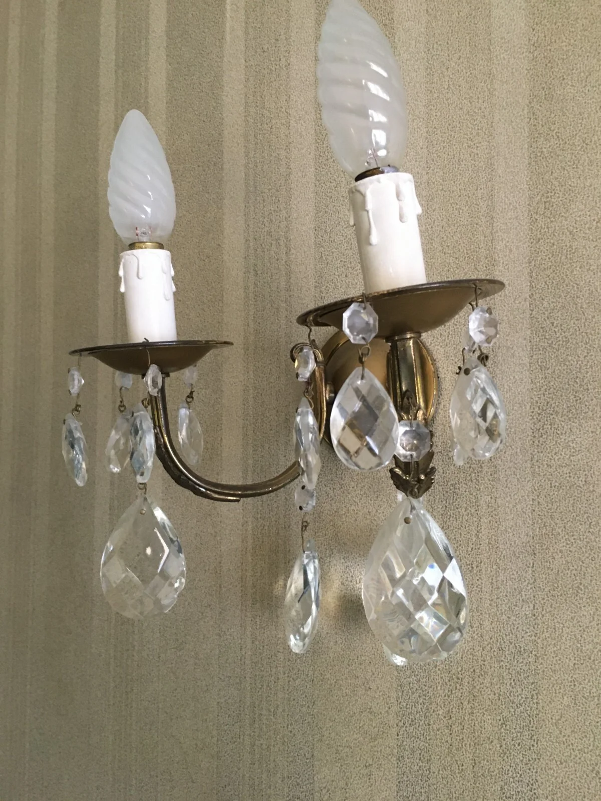 Applique Decorativa con Prismi in Ottone e Vetro, Metà del '900