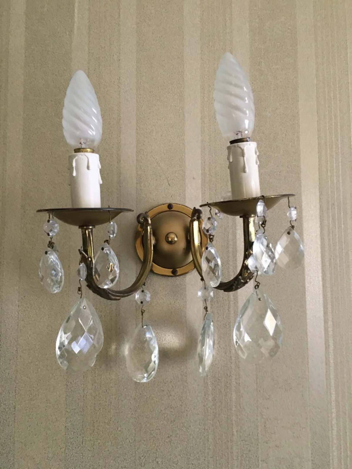 Applique Decorativa con Prismi in Ottone e Vetro, Metà del '900