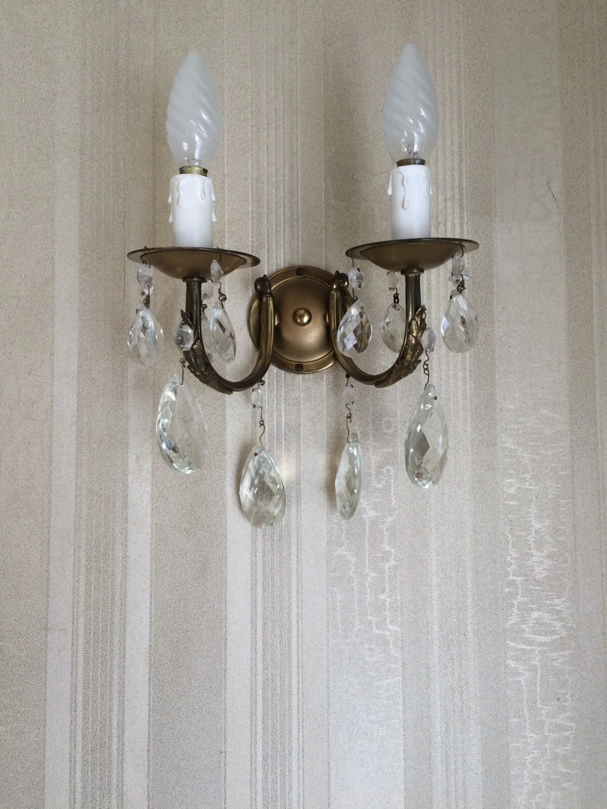 Applique Decorativa con Prismi in Ottone e Vetro, Metà del '900