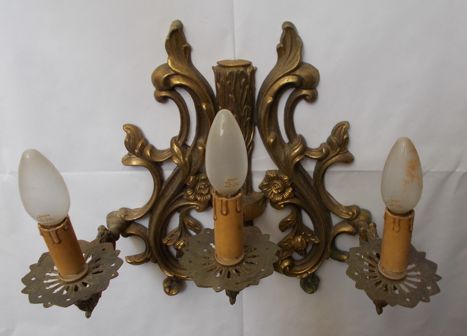 Lampada Applique Decorativa Con Modellato Artistico, Tre Luci