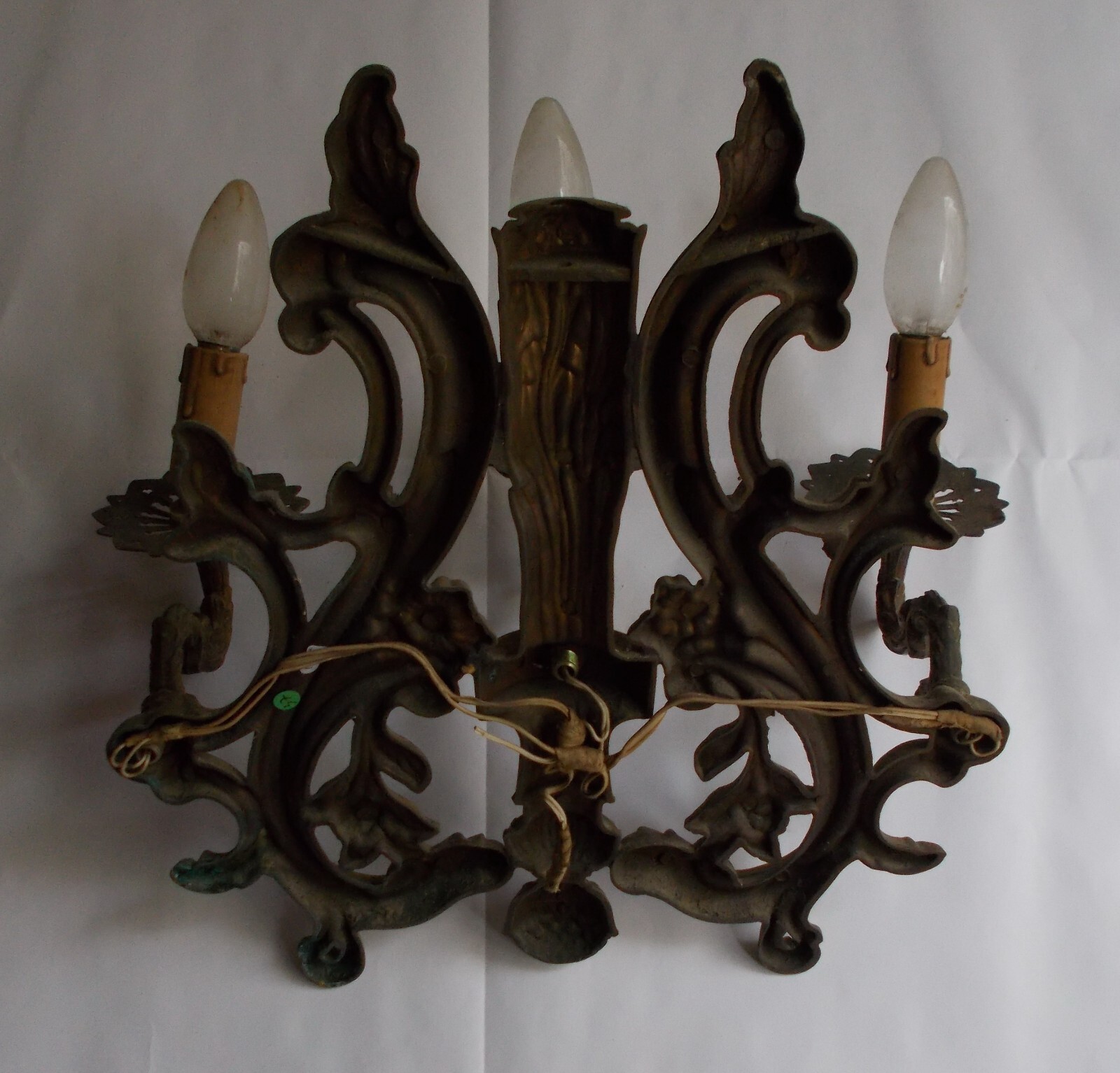 Lampada Applique Decorativa Con Modellato Artistico, Tre Luci