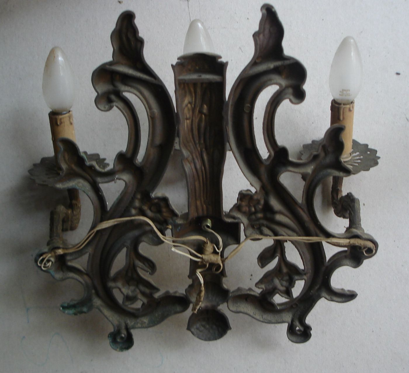 Lampada Applique Decorativa Con Modellato Artistico, Tre Luci