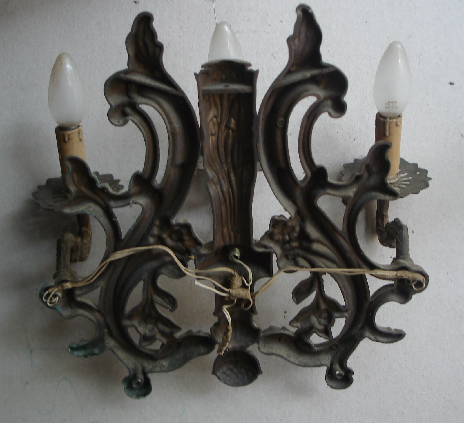Lampada Applique Decorativa Con Modellato Artistico, Tre Luci