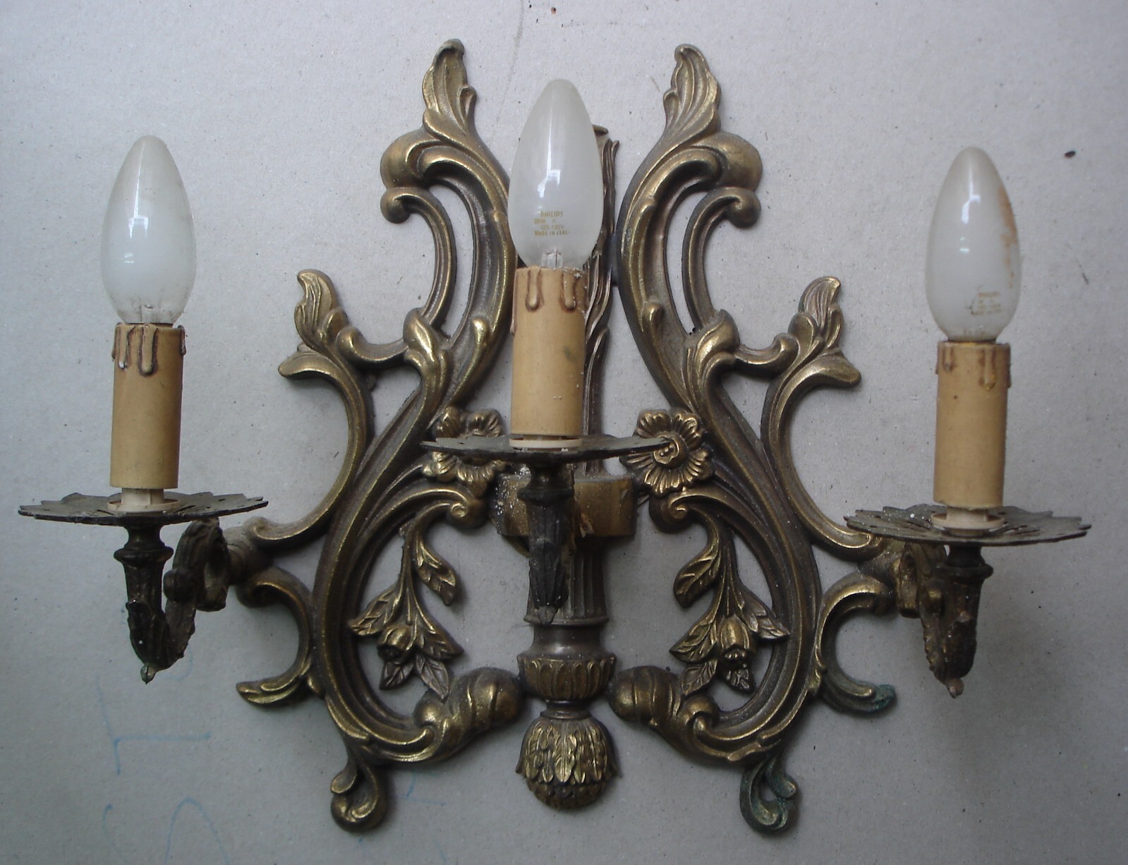 Lampada Applique Decorativa Con Modellato Artistico, Tre Luci