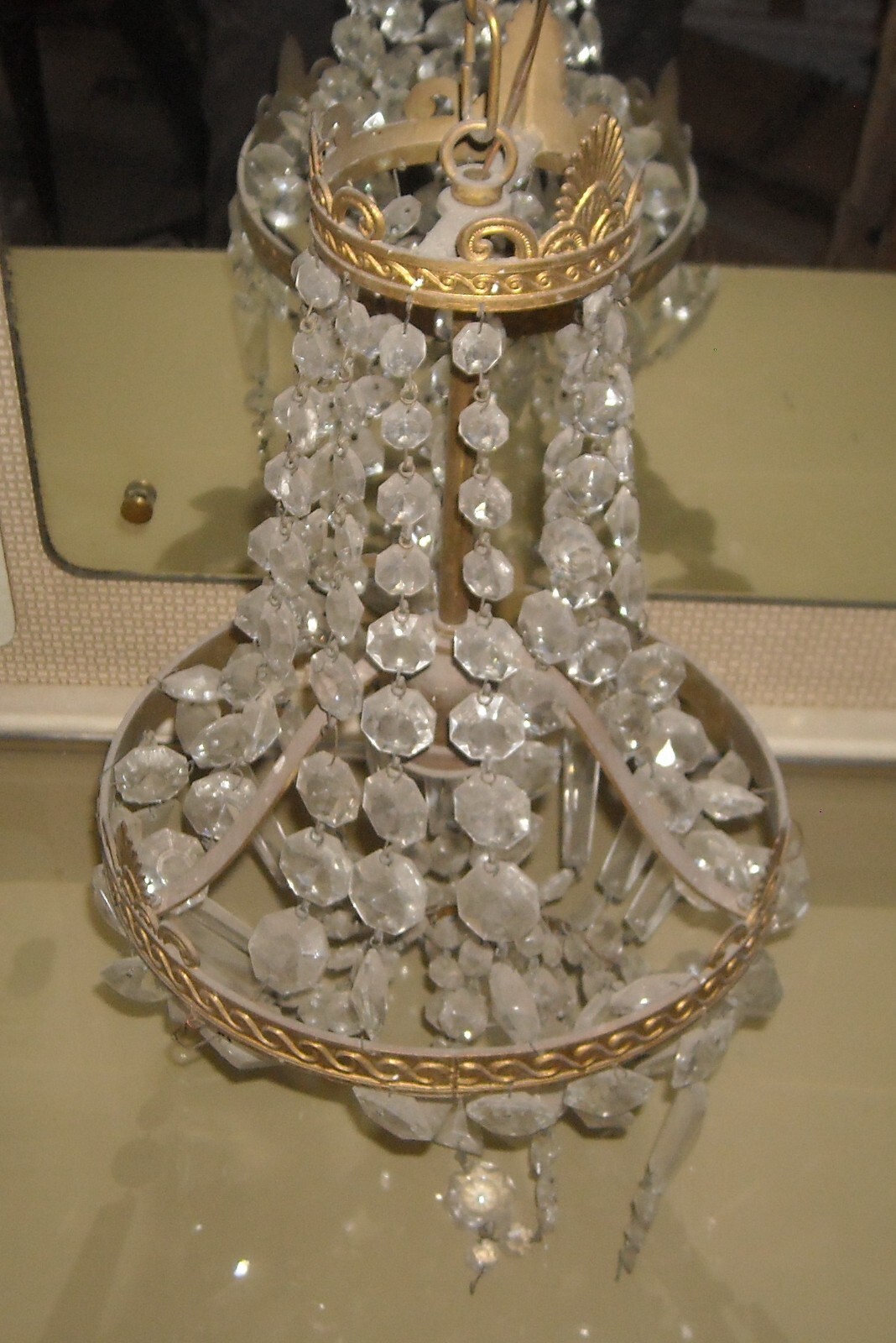 Lampadario d'Epoca In Ottone Dorato Con Prismi In Vetro