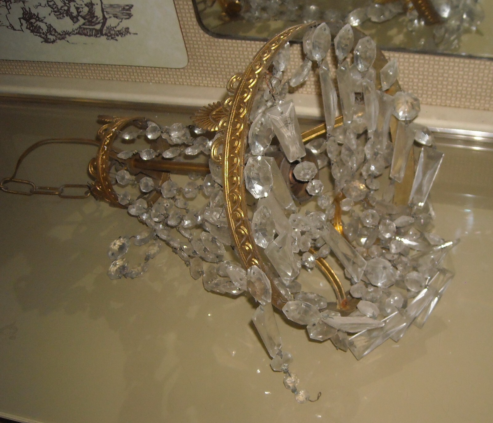 Lampadario d'Epoca In Ottone Dorato Con Prismi In Vetro