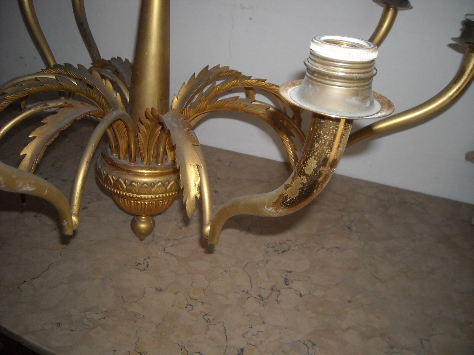 Lampadario d'Epoca In Metallo Dorato Di Design Modernariato
