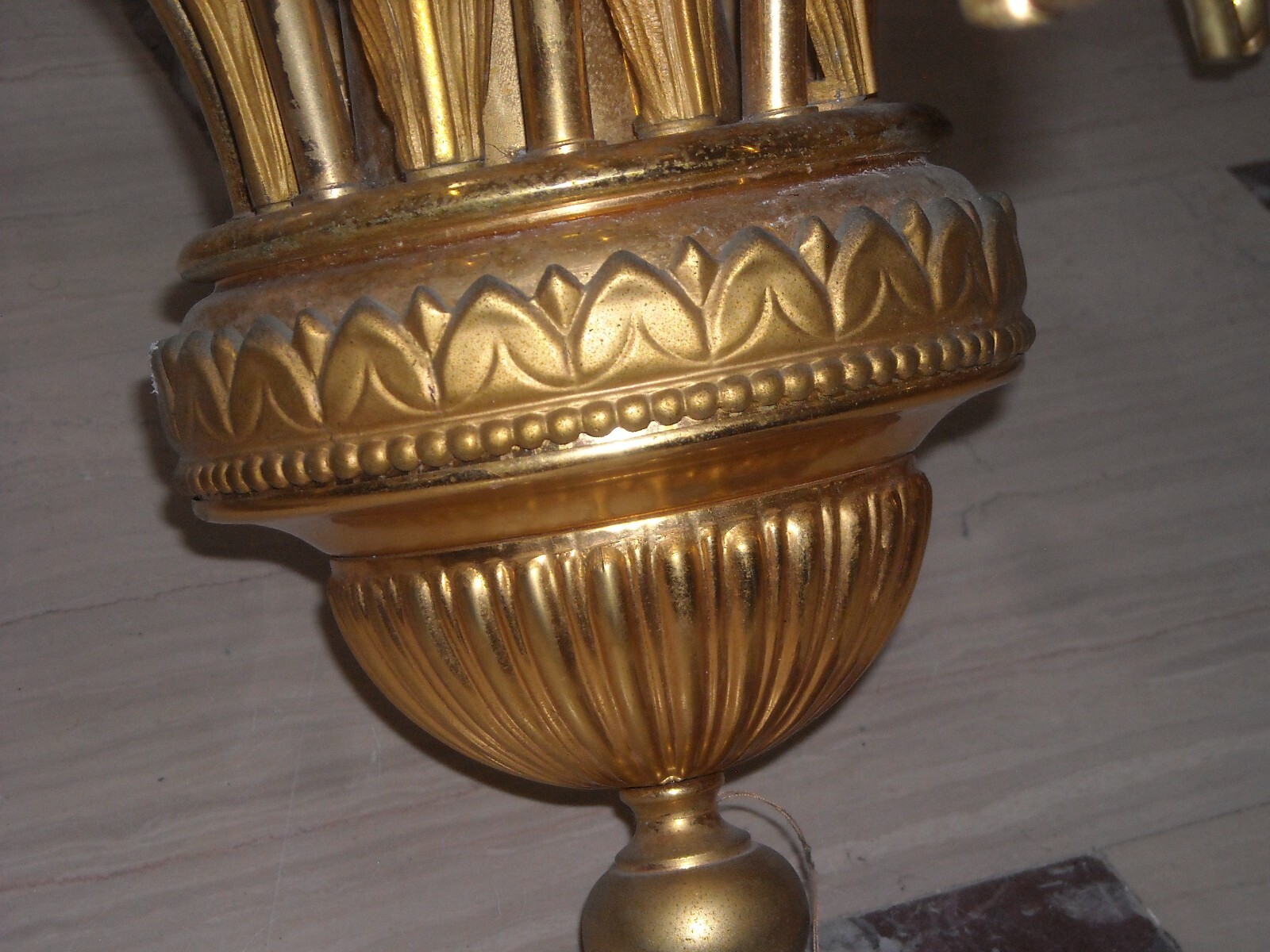 Lampadario d'Epoca In Metallo Dorato Di Design Modernariato