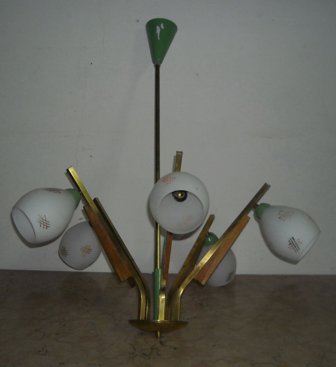 Lampadario d'Epoca In Ottone E Vetro Opalescente, Metà '900