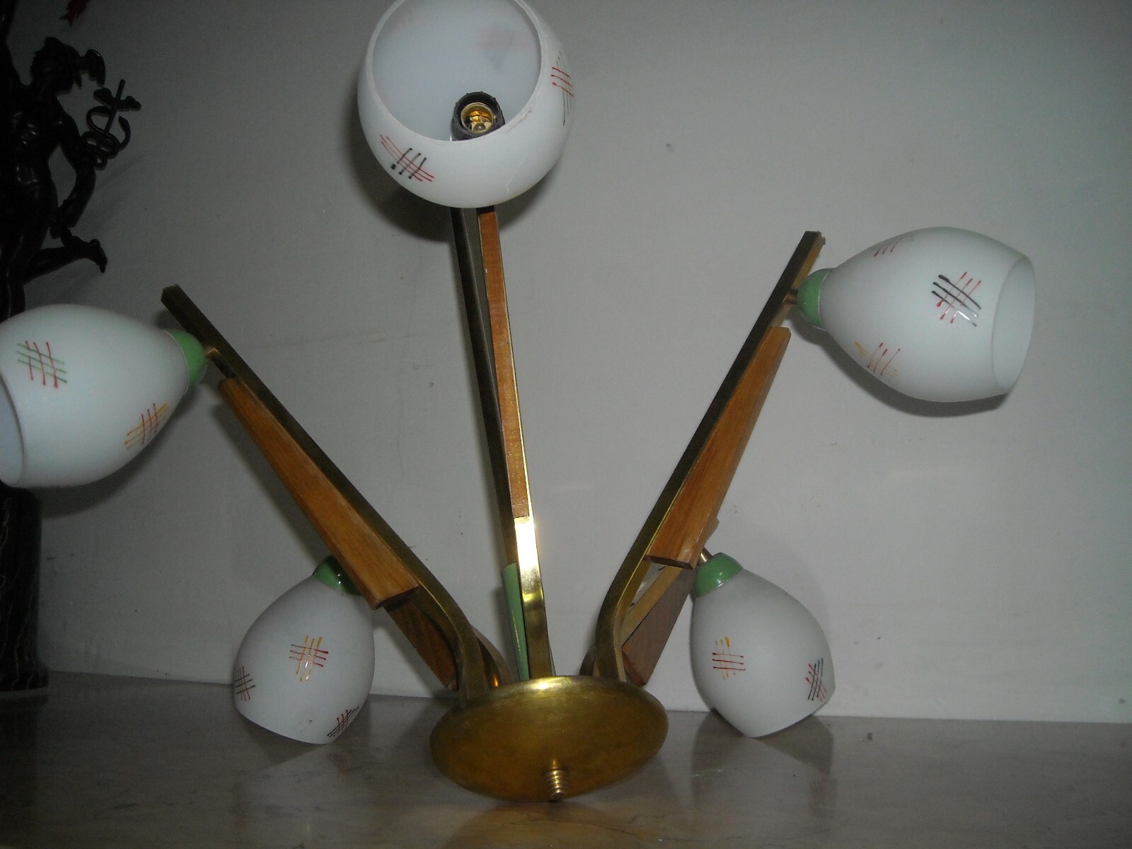 Lampadario d'Epoca In Ottone E Vetro Opalescente, Metà '900