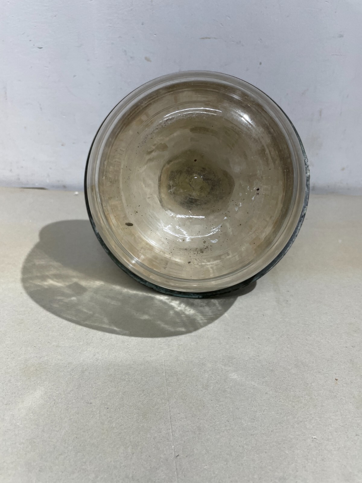 Antica Lampada In Vetro Con Artistica Copertura E Decori In Rilievo, Santini, Ferrara