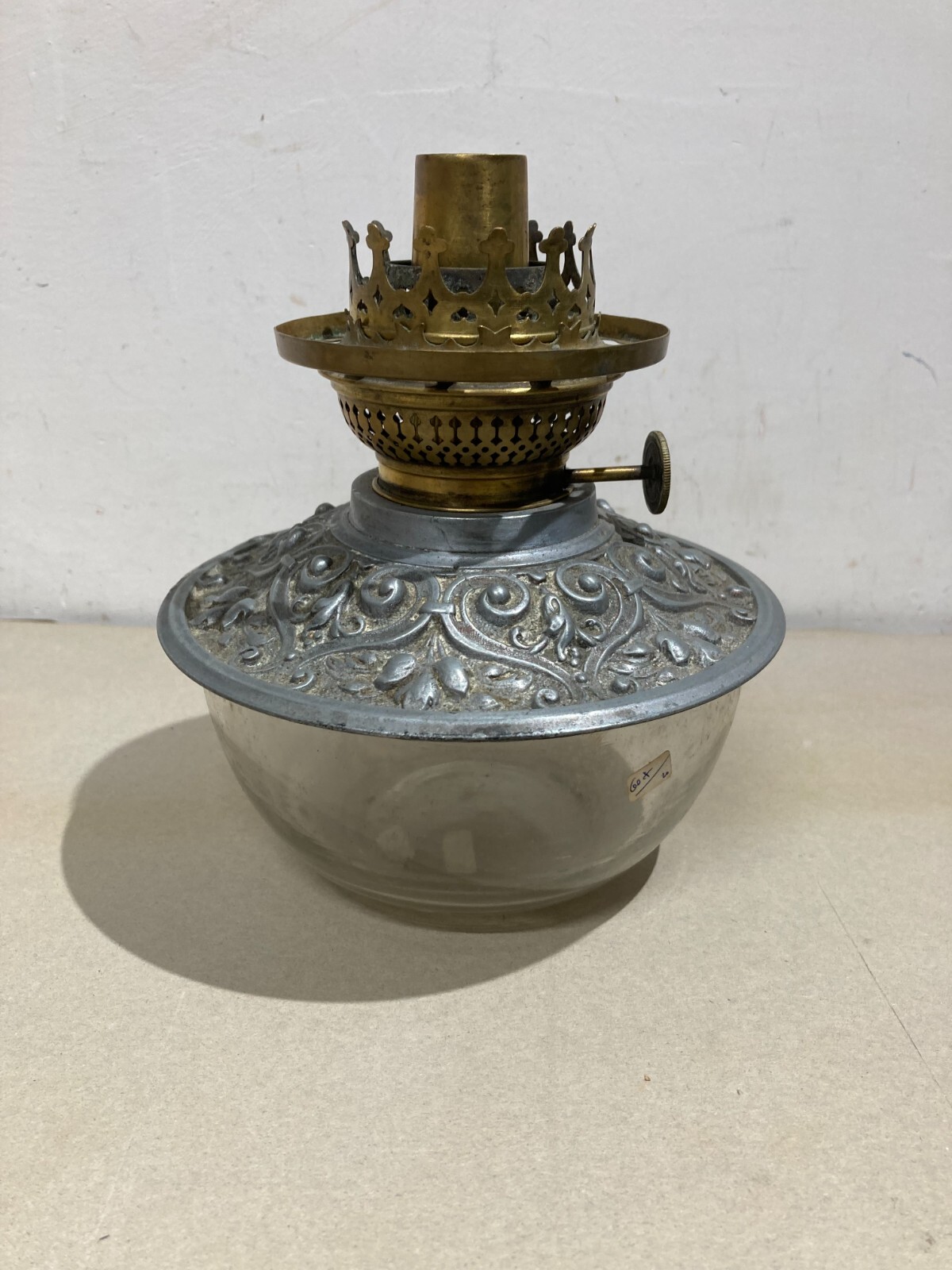 Antica Lampada In Vetro Con Artistica Copertura E Decori In Rilievo, Santini, Ferrara