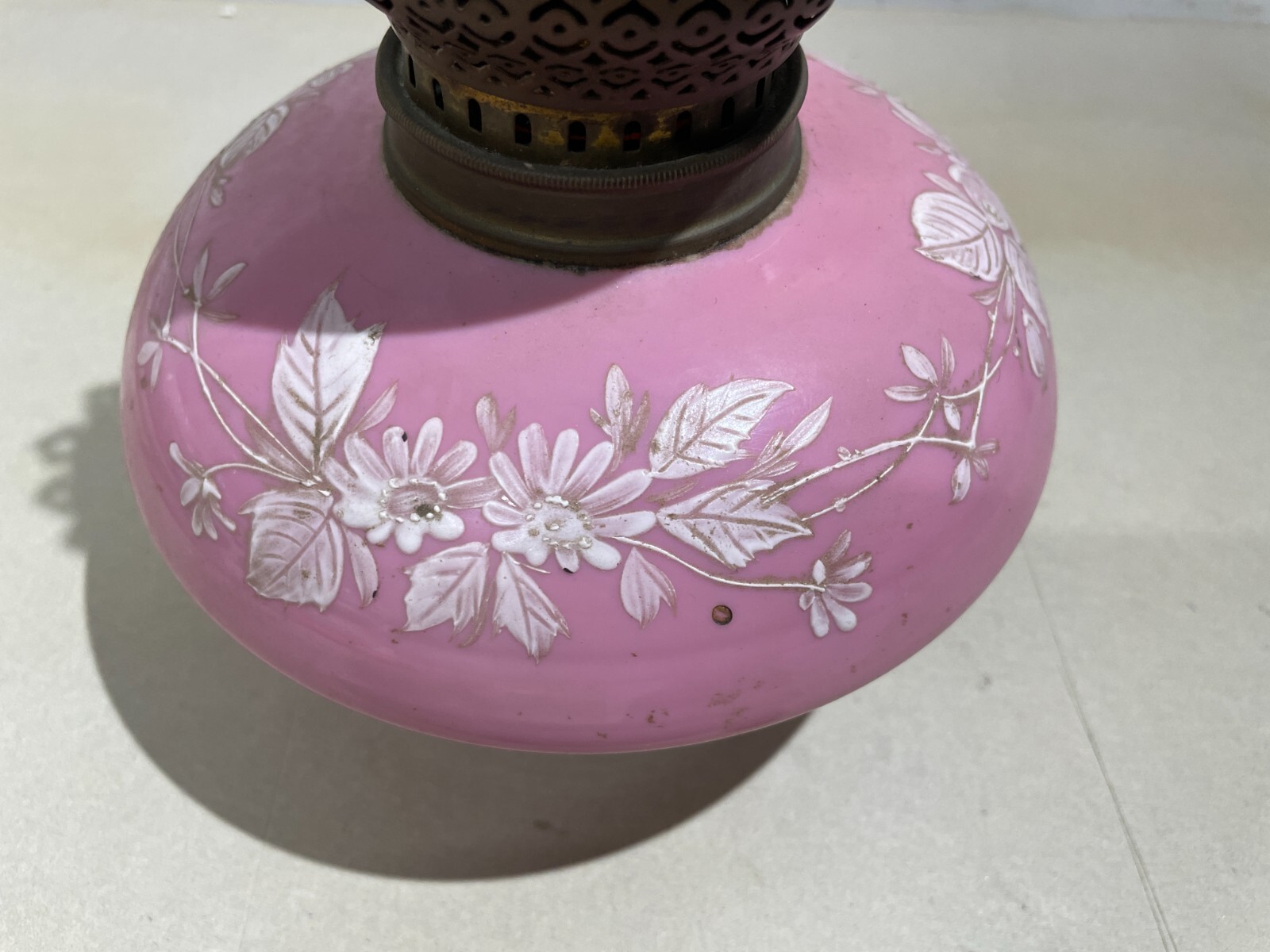 Antica Lampada In Vetro Opaline Rosa Con Decoro Floreale, Stile Liberty