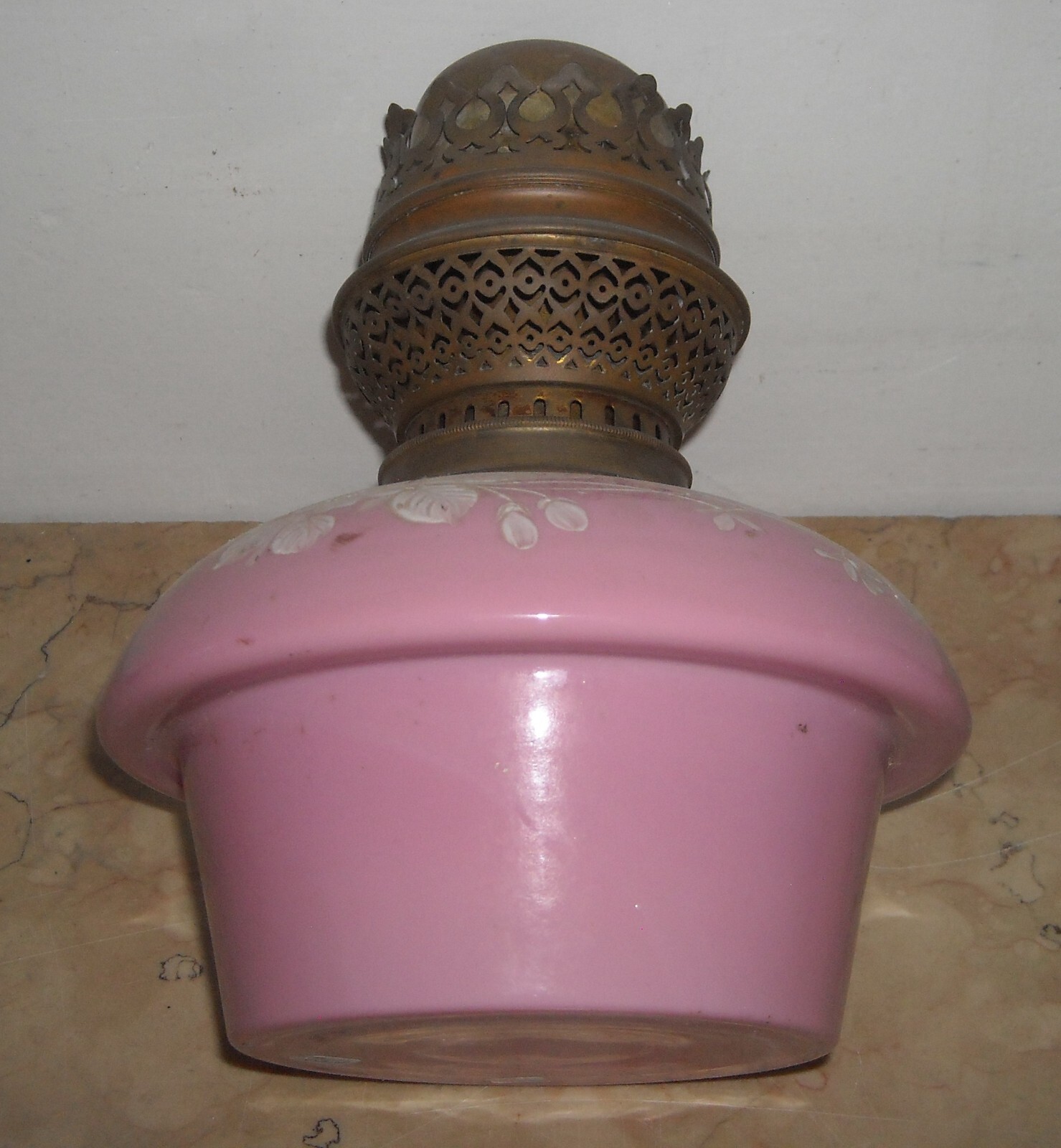 Antica Lampada In Vetro Opaline Rosa Con Decoro Floreale, Stile Liberty