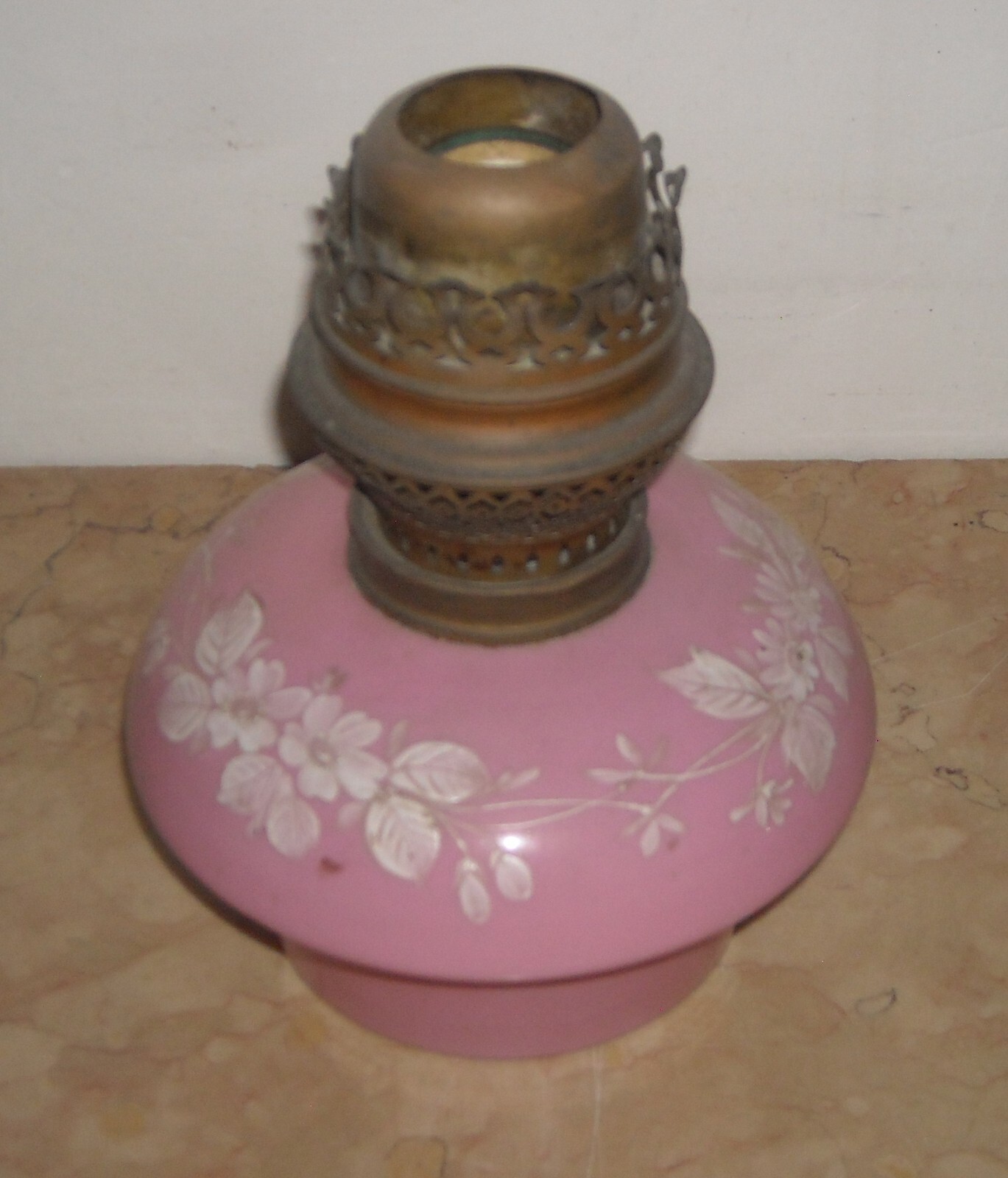 Antica Lampada In Vetro Opaline Rosa Con Decoro Floreale, Stile Liberty