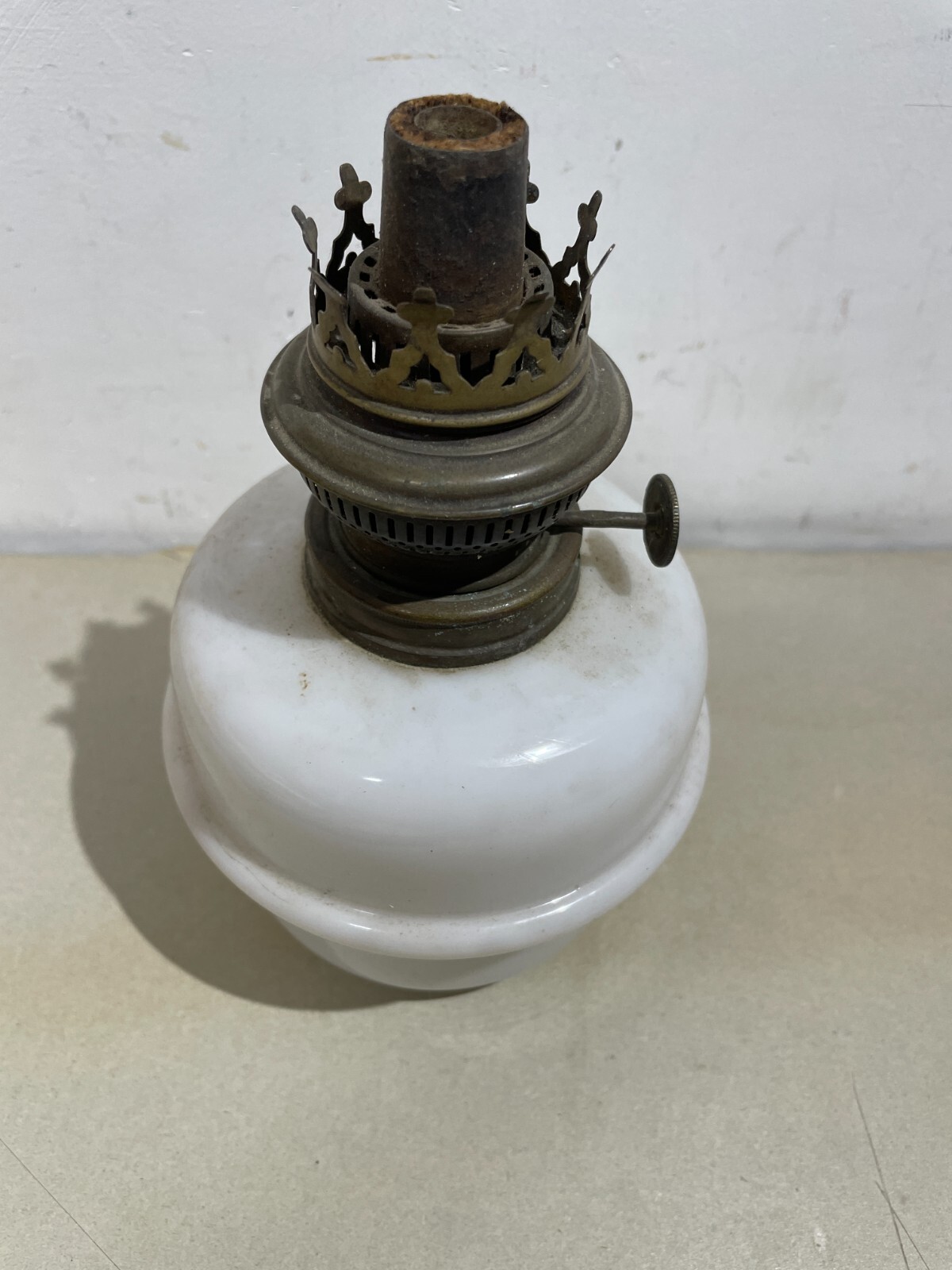 Lampada Antica In Vetro Opaline Bianco Kosmos Brenner