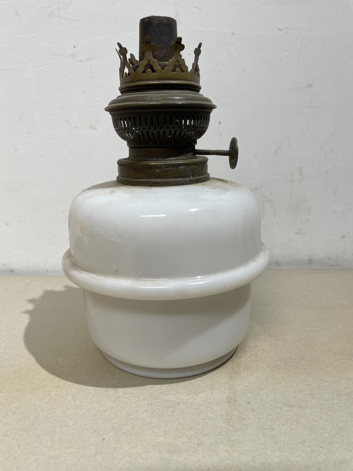 Lampada Antica In Vetro Opaline Bianco Kosmos Brenner