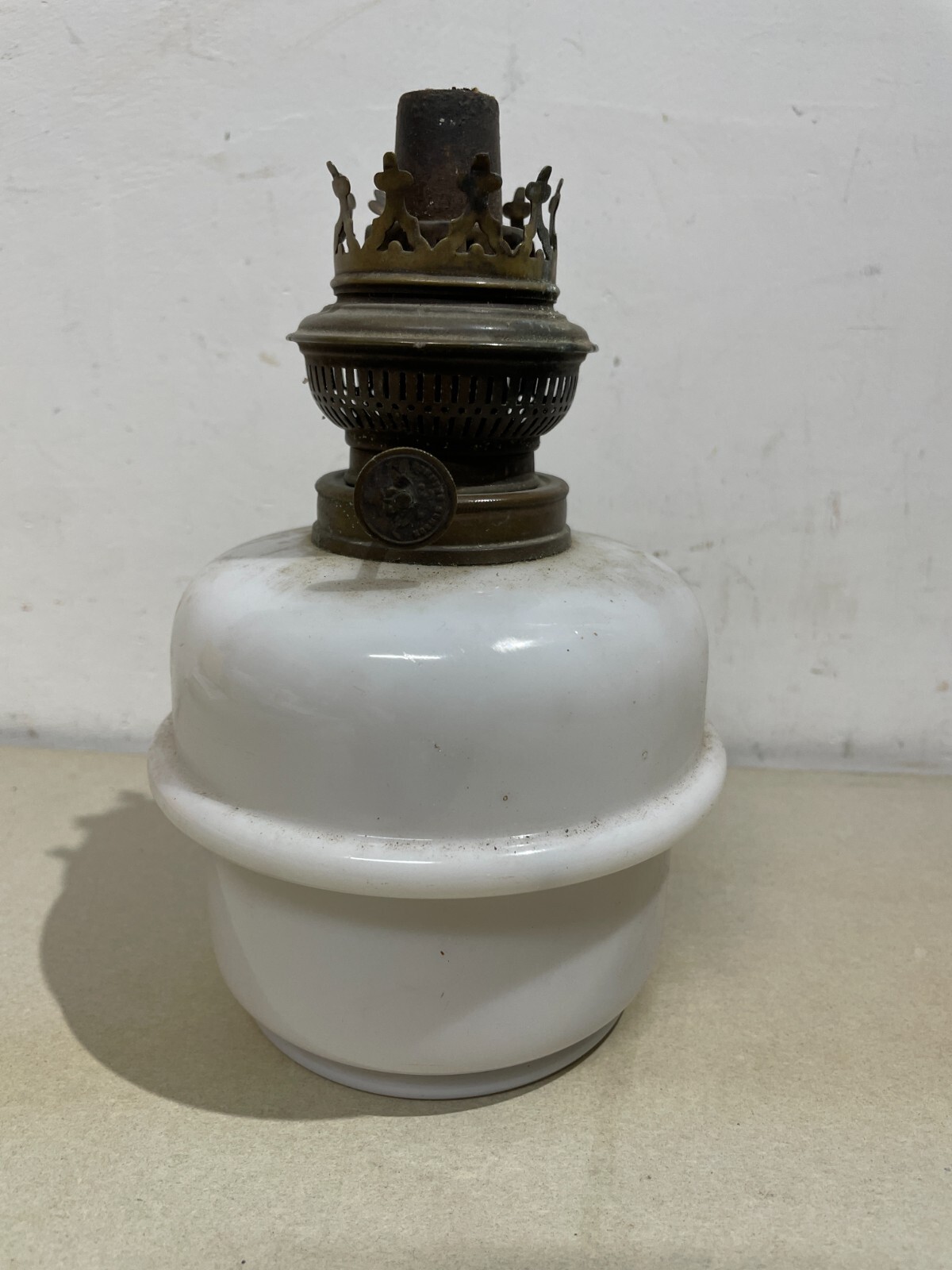 Lampada Antica In Vetro Opaline Bianco Kosmos Brenner