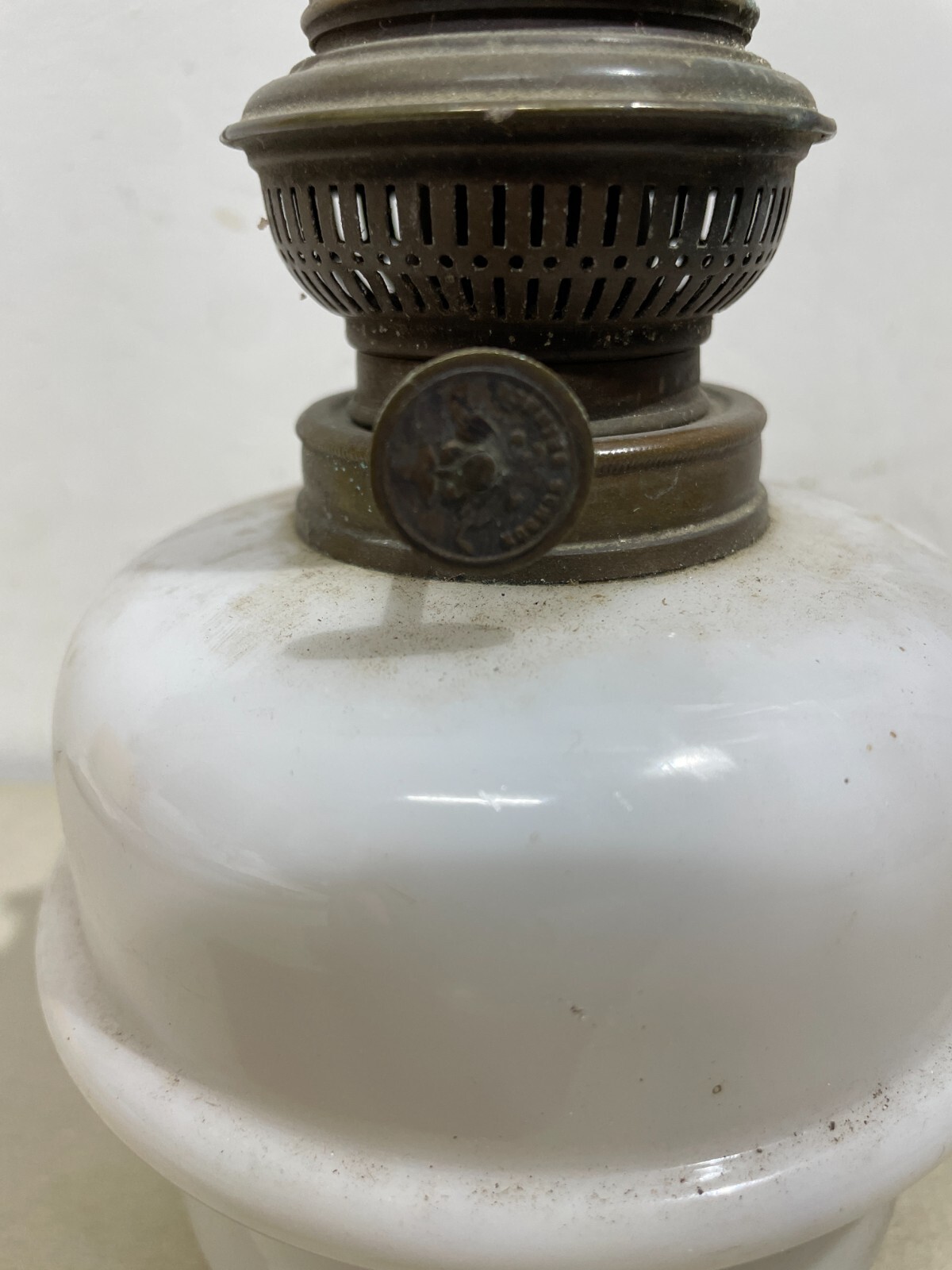 Lampada Antica In Vetro Opaline Bianco Kosmos Brenner
