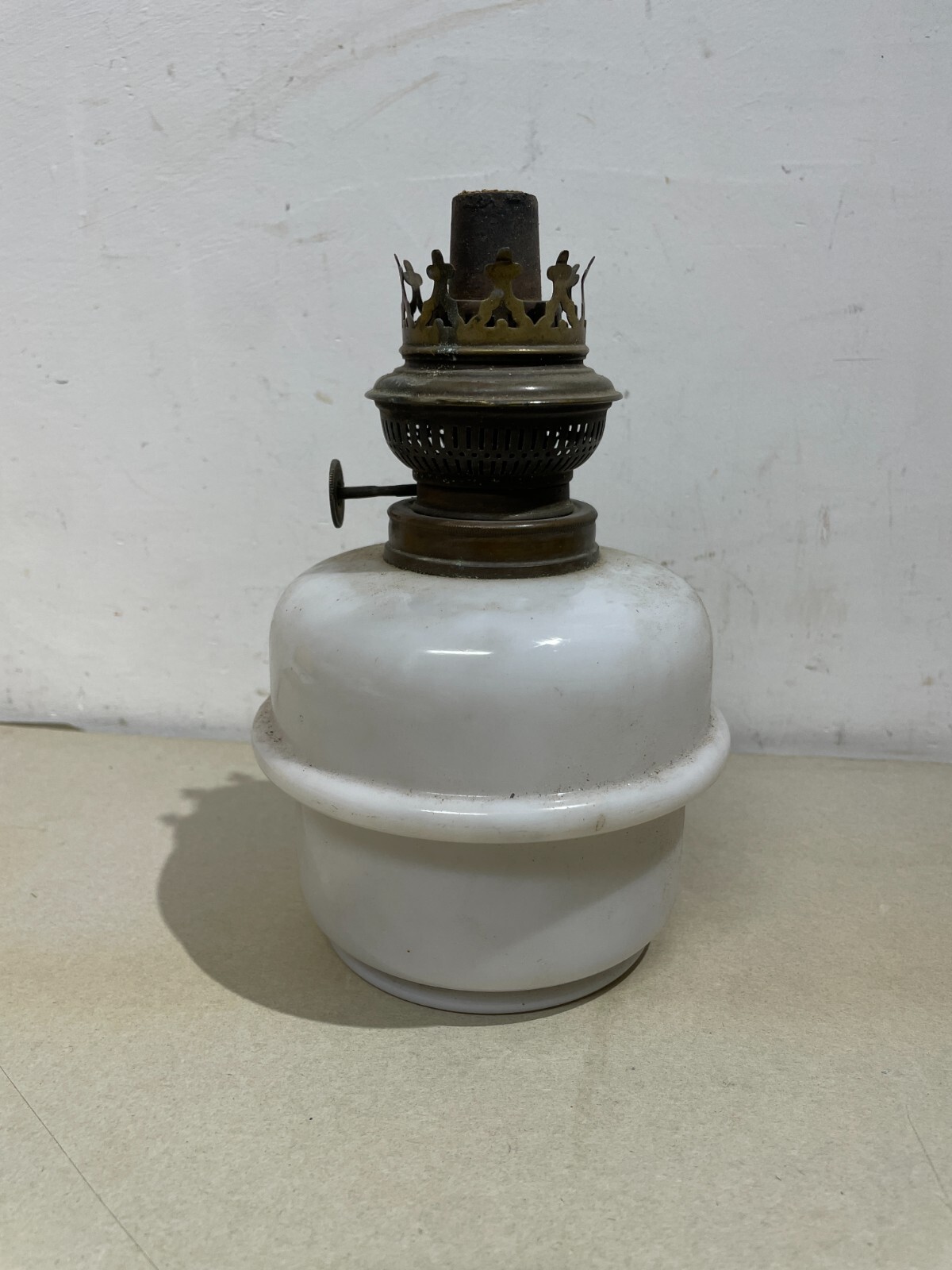 Lampada Antica In Vetro Opaline Bianco Kosmos Brenner