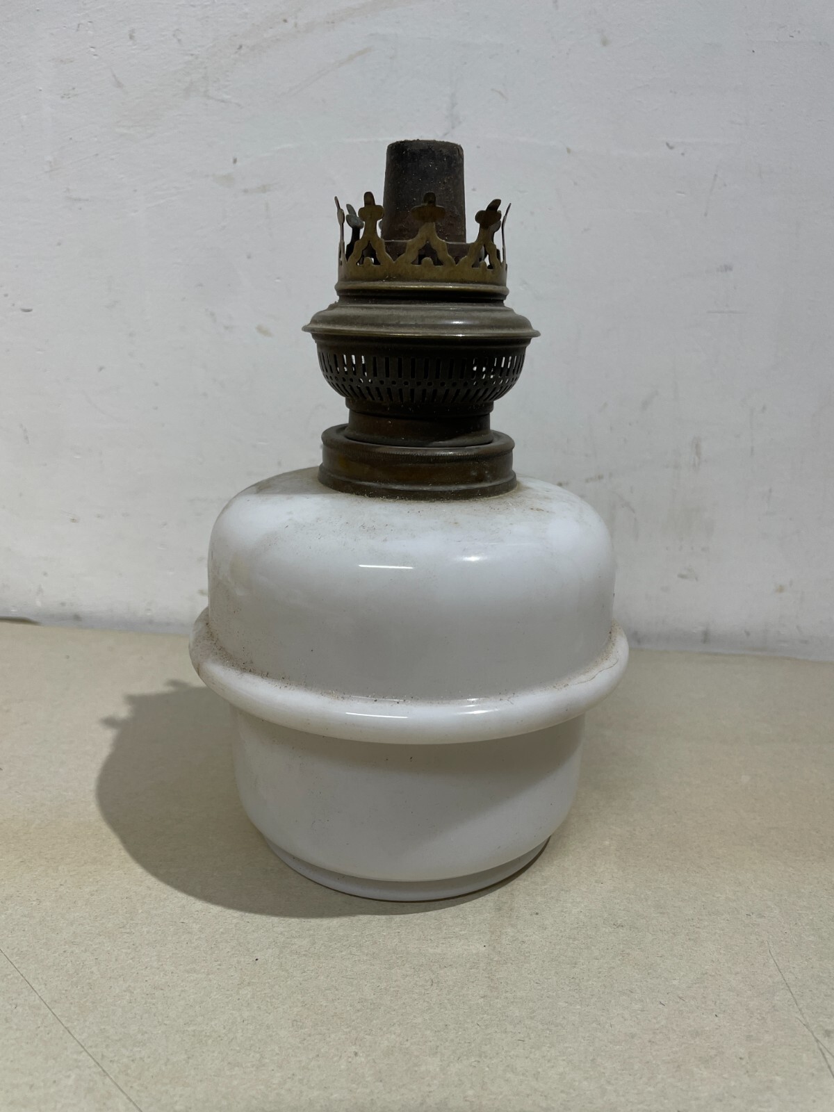 Lampada Antica In Vetro Opaline Bianco Kosmos Brenner