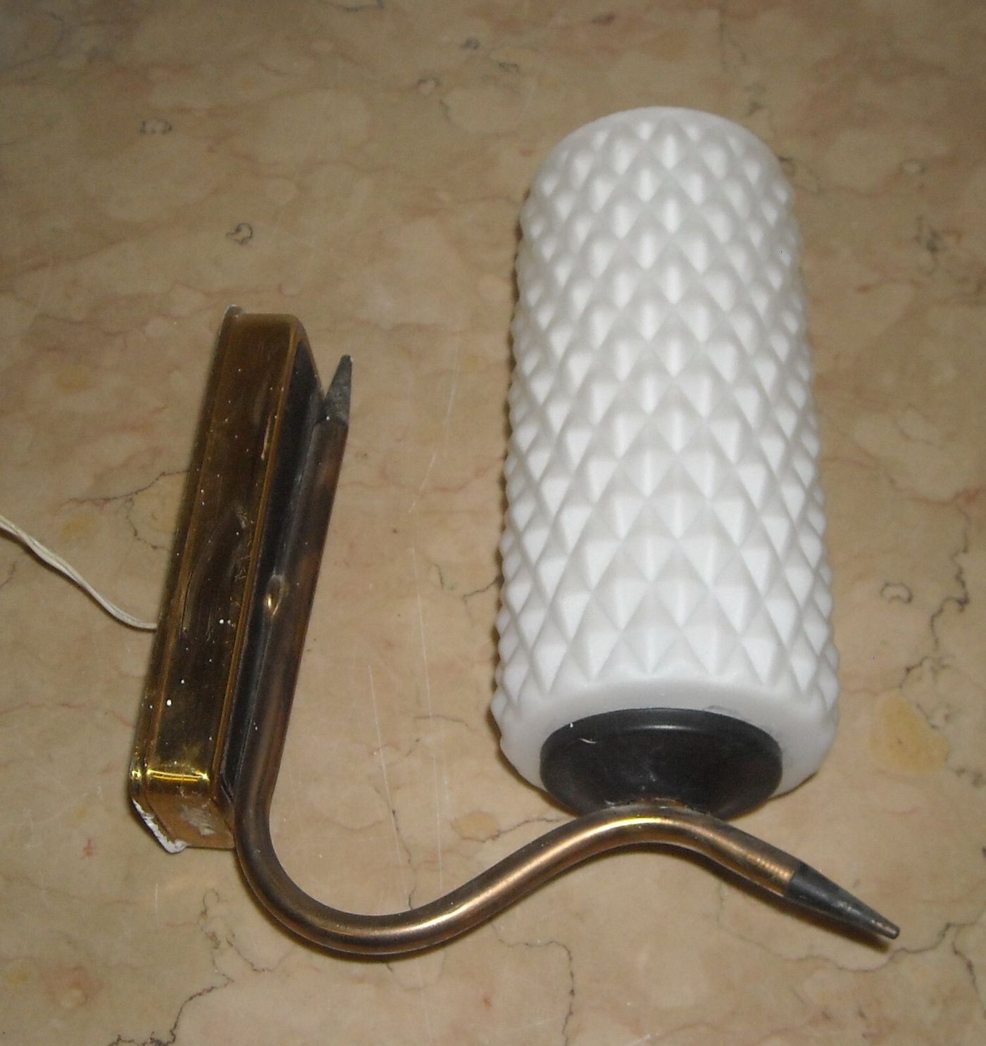 Applique Di Design In Vetro Opalescente E Metallo Dorato, Stile Giò Ponti