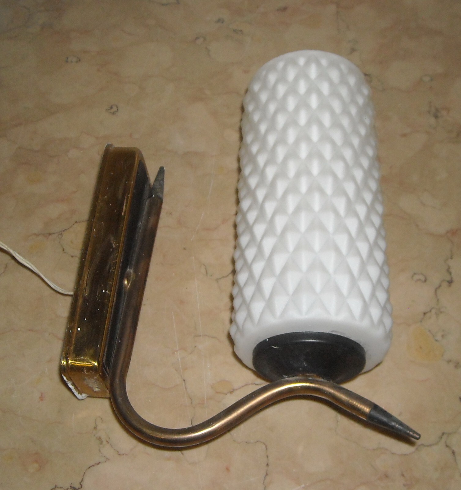 Applique Di Design In Vetro Opalescente E Metallo Dorato, Stile Giò Ponti