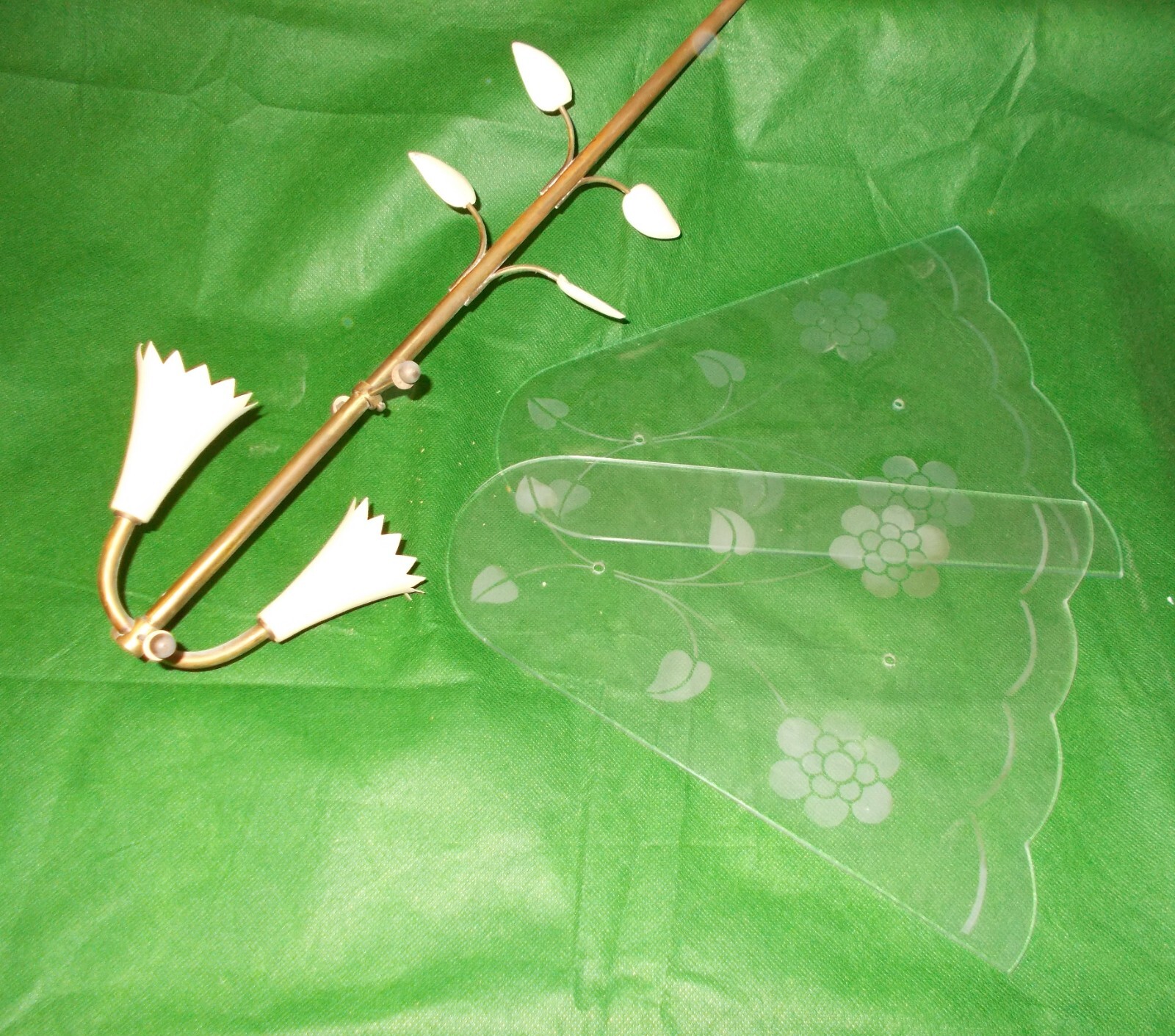 Lampadario A Sospensione In Vetro Inciso E Ottone
