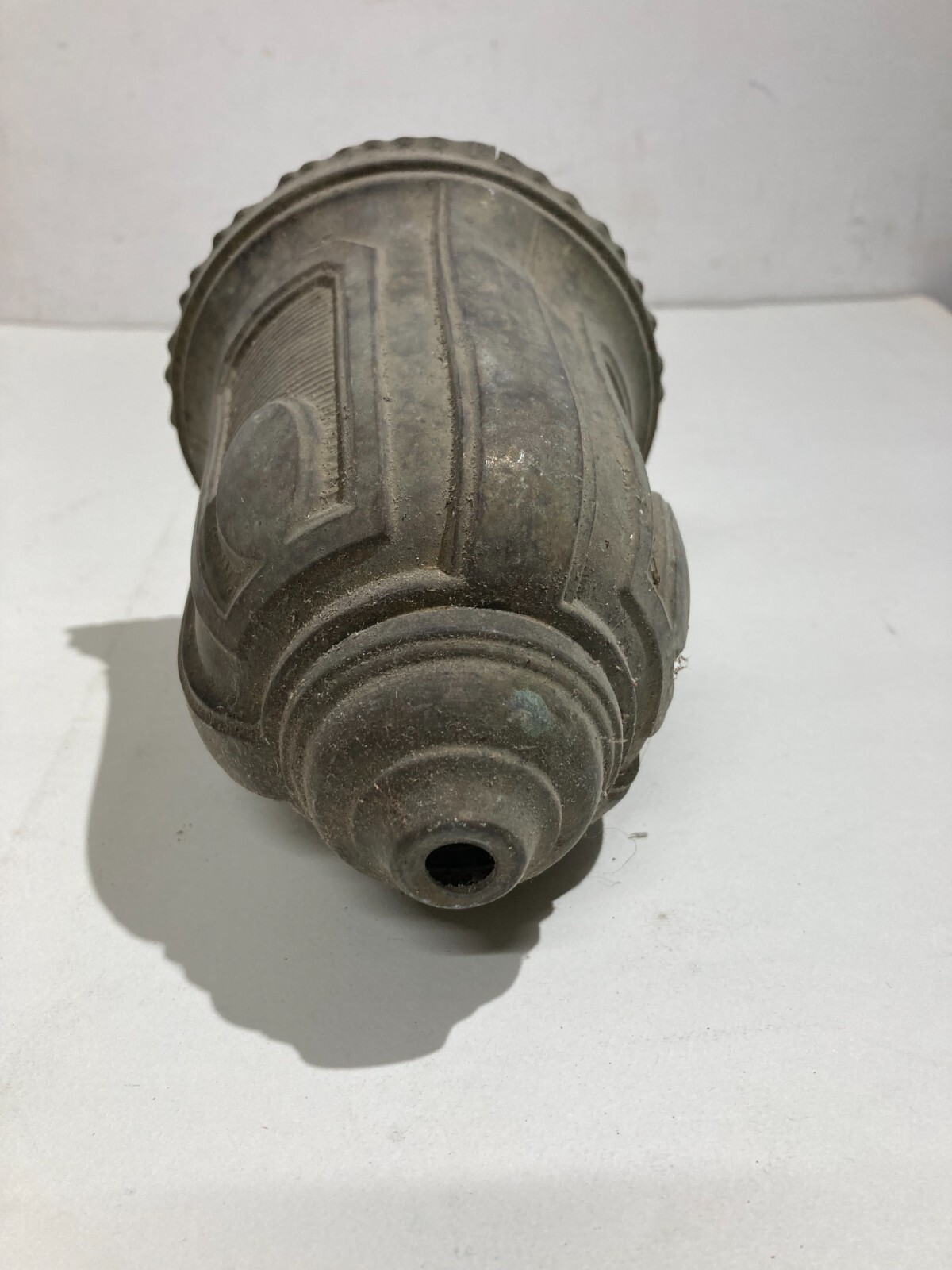 Antico Ricambio Per Lampade O Lampadari: Elemento Decorativo In Ottone Sbalzato