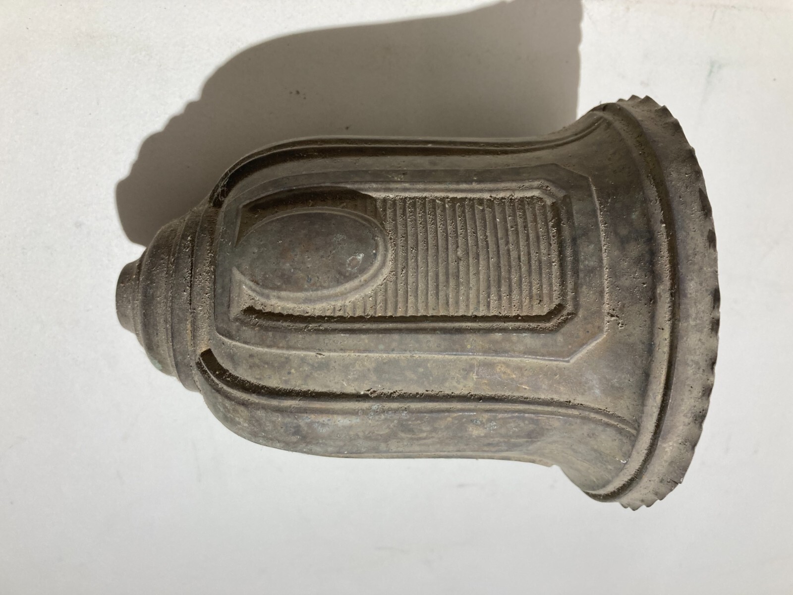 Antico Ricambio Per Lampade O Lampadari: Elemento Decorativo In Ottone Sbalzato