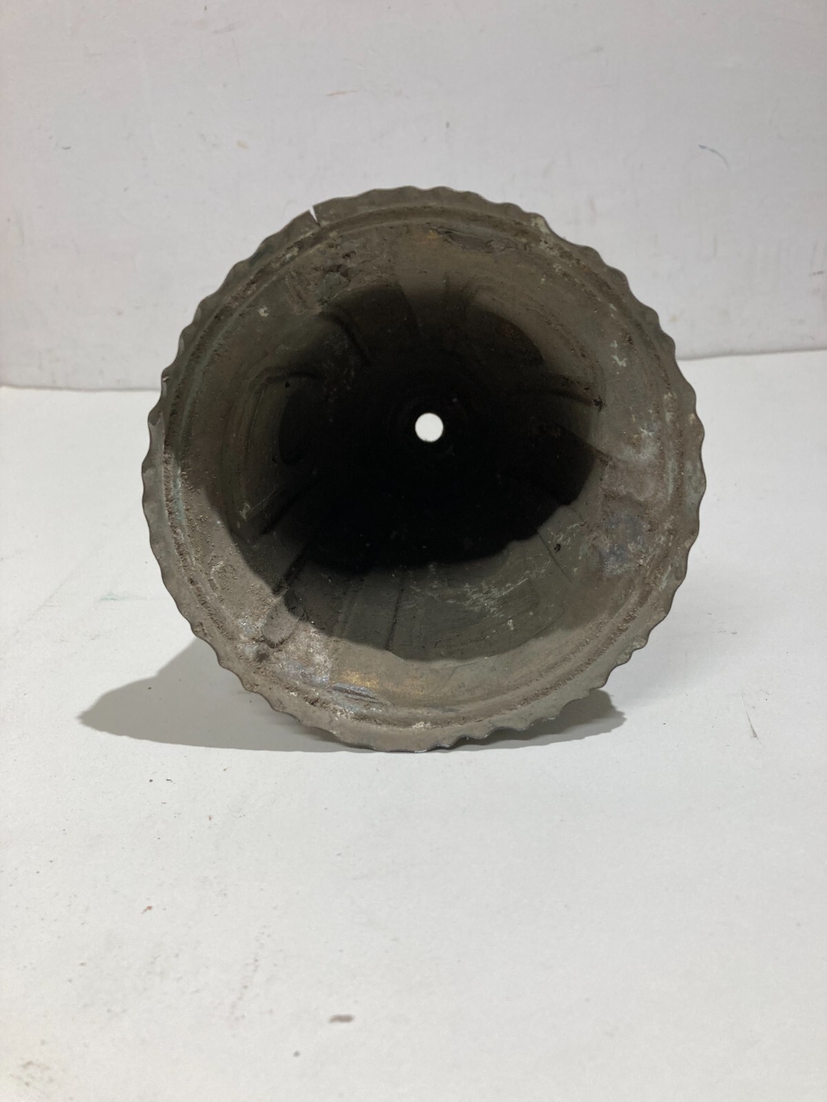 Antico Ricambio Per Lampade O Lampadari: Elemento Decorativo In Ottone Sbalzato